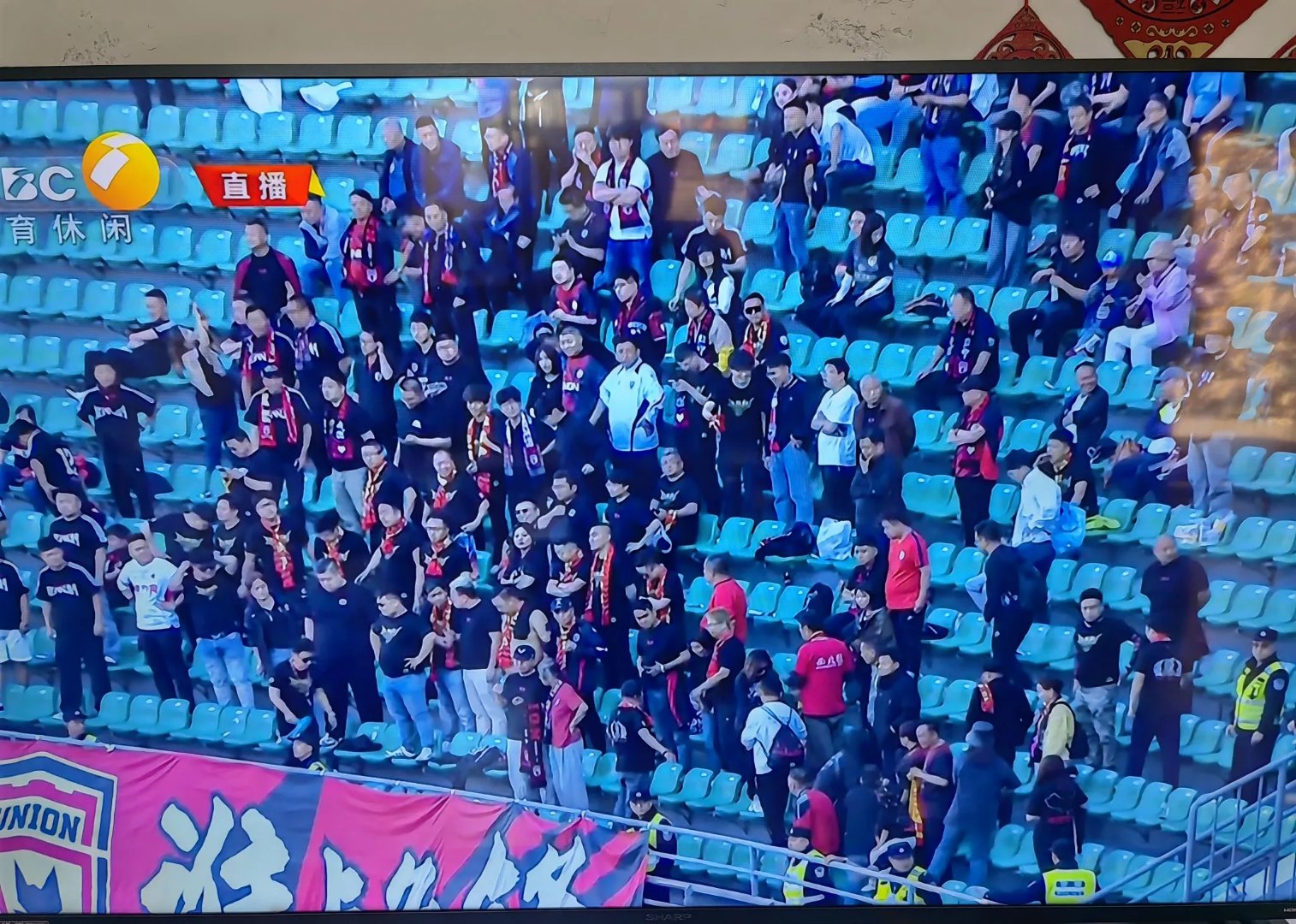 阵容鼎盛,火爆比赛场面慑人心魄 阵容鼎盛,火爆比赛场面慑人心魄