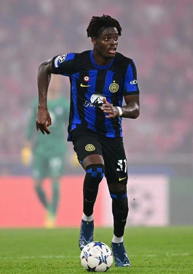 包含意大利主力球员契约即将到期将考虑合约延长的词条 包含意大利主力球员契约即将到期将考虑合约延长的词条