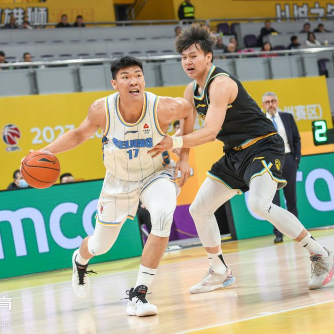 云南男篮全队迎难而上,战胜对手 云南男篮全队迎难而上,战胜对手