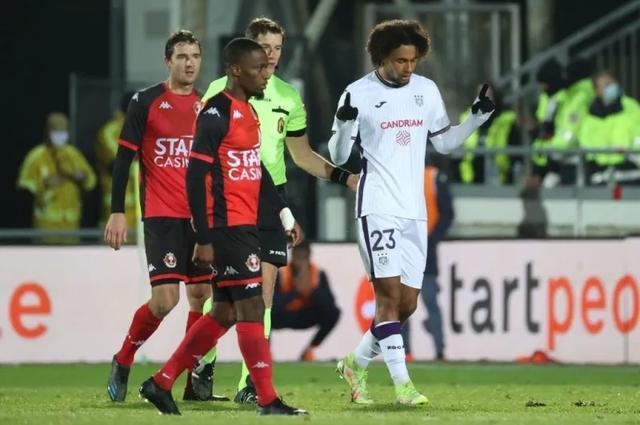 安德莱赫特目露凶光,布法罗遭遇沉重打击 安德莱赫特目露凶光,布法罗遭遇沉重打击