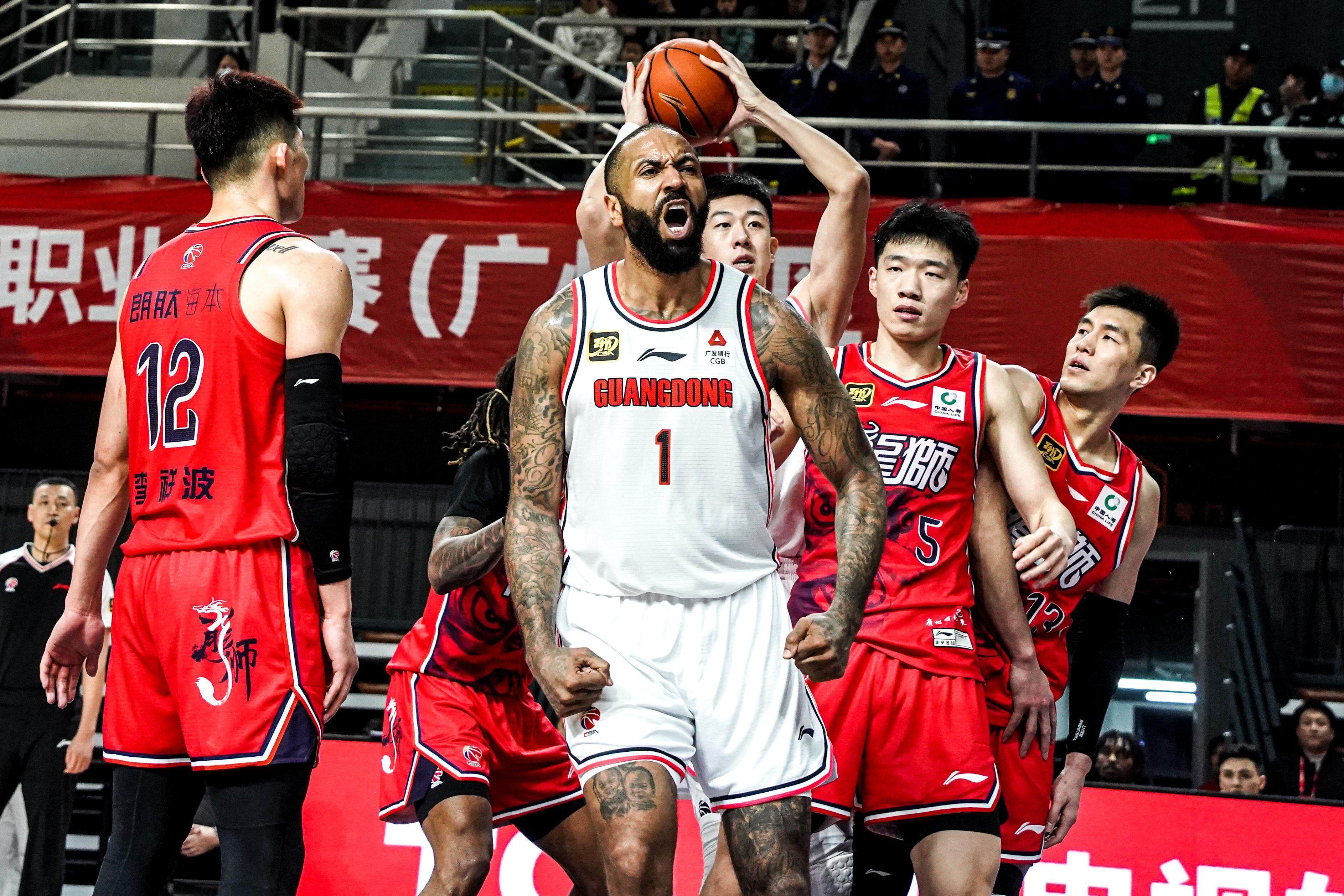 开云体育在线-广东队万众瞩目，凭借团队合作逆转对手的简单介绍