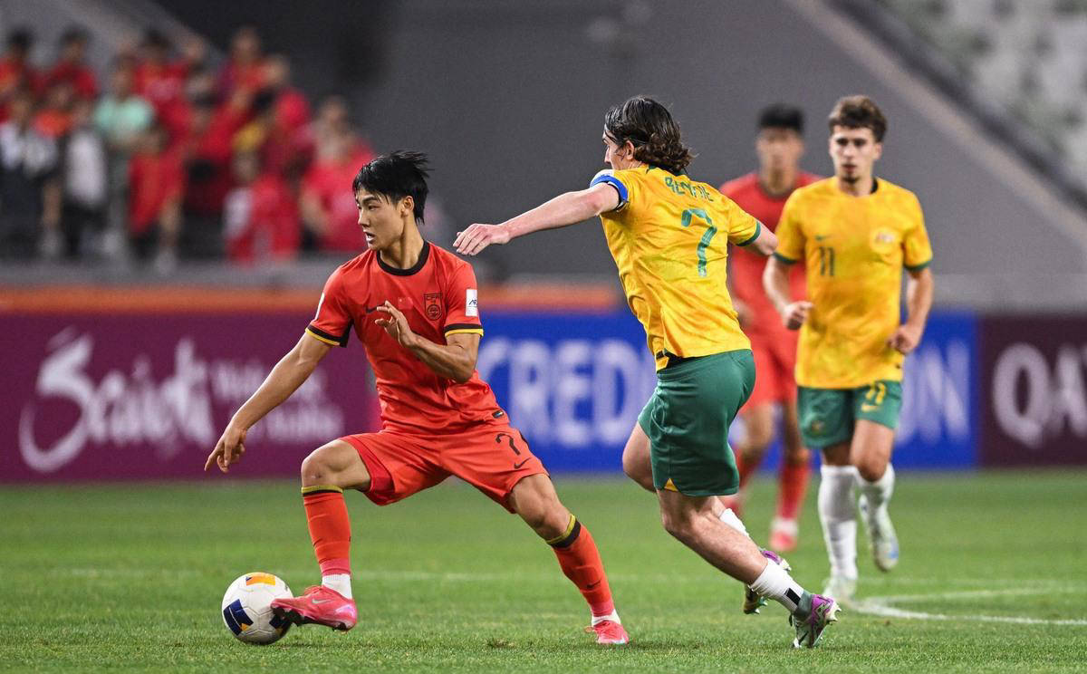 国家队在比赛中力克对手,晋级 国家队在比赛中力克对手,晋级