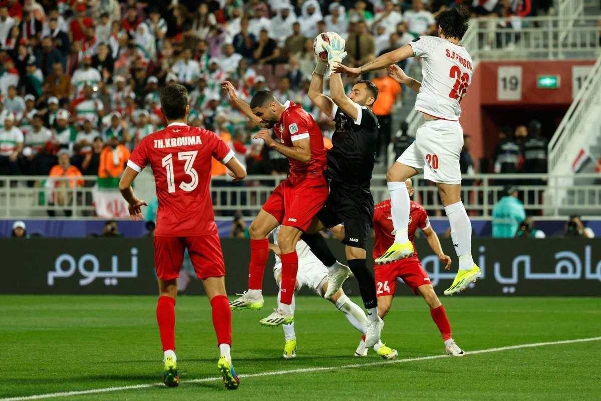 伊朗球队喜获胜利，晋级赛事次轮