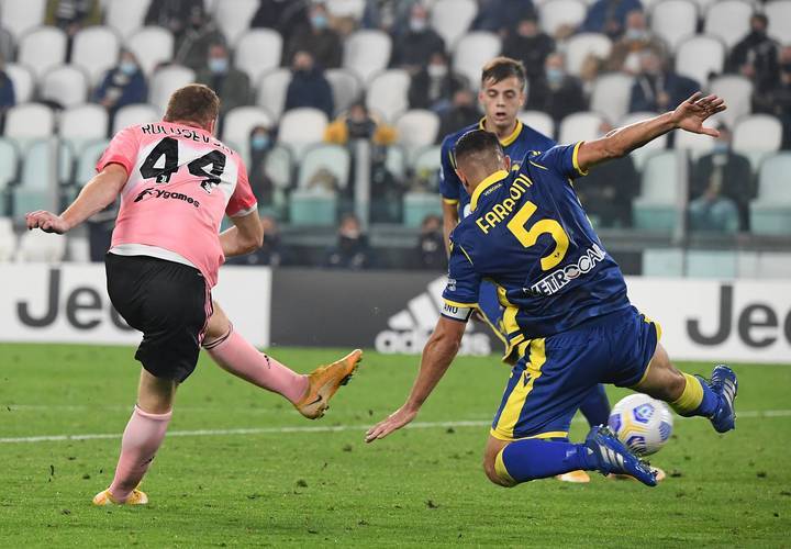 乌迪内斯战术更新,队形更显灵活 乌迪内斯战术更新,队形更显灵活