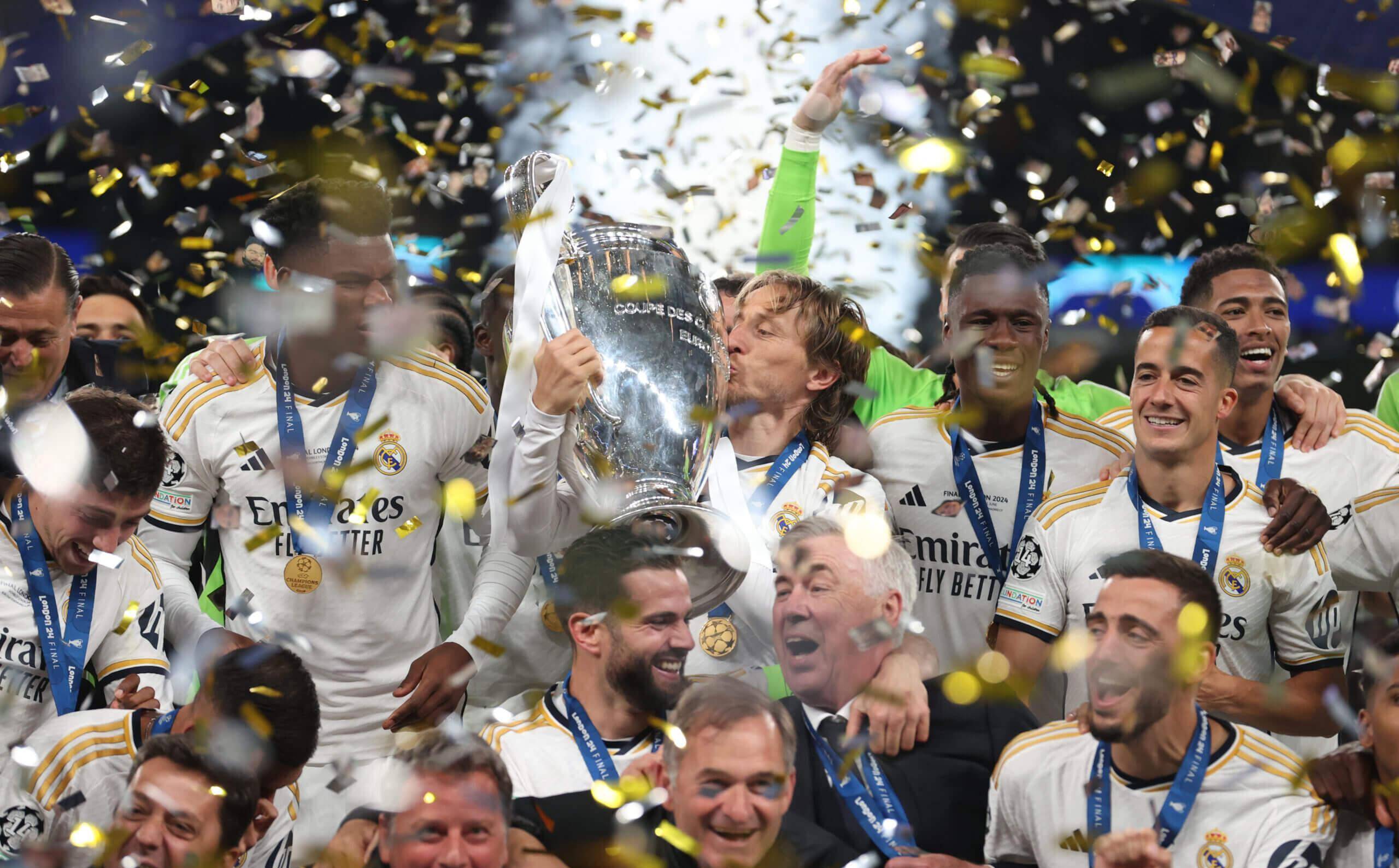 皇家马德里队员在欧冠比赛中获得胜利 皇家马德里队员在欧冠比赛中获得胜利