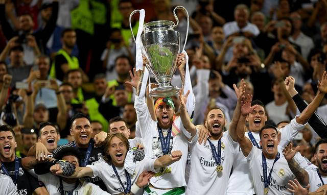 皇家马德里队员在欧冠比赛中获得胜利 皇家马德里队员在欧冠比赛中获得胜利