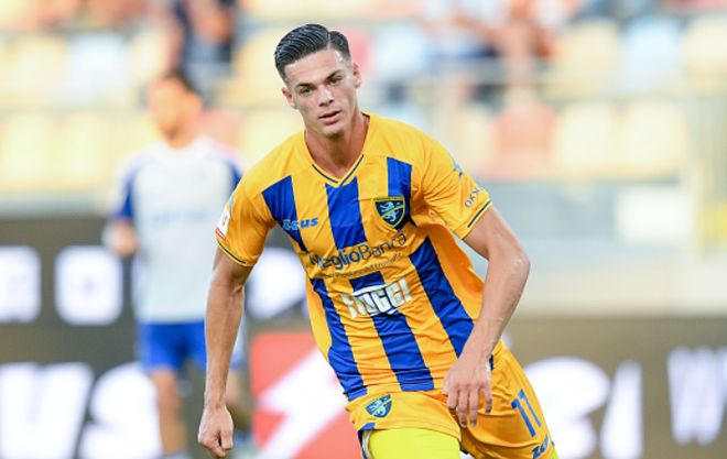 那不勒斯逆转胜弗罗西诺内，赢得关键三分