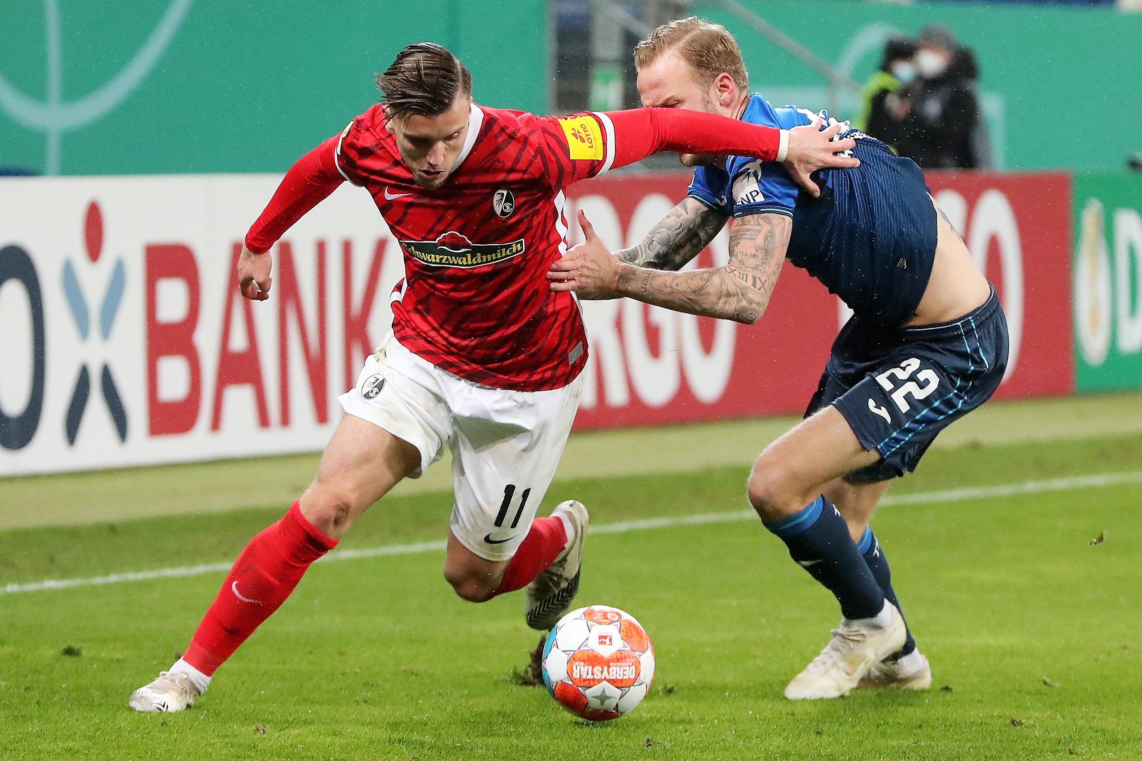 开云体育平台APP-关于弗赖堡门将连续多场零封，稳固防线的信息