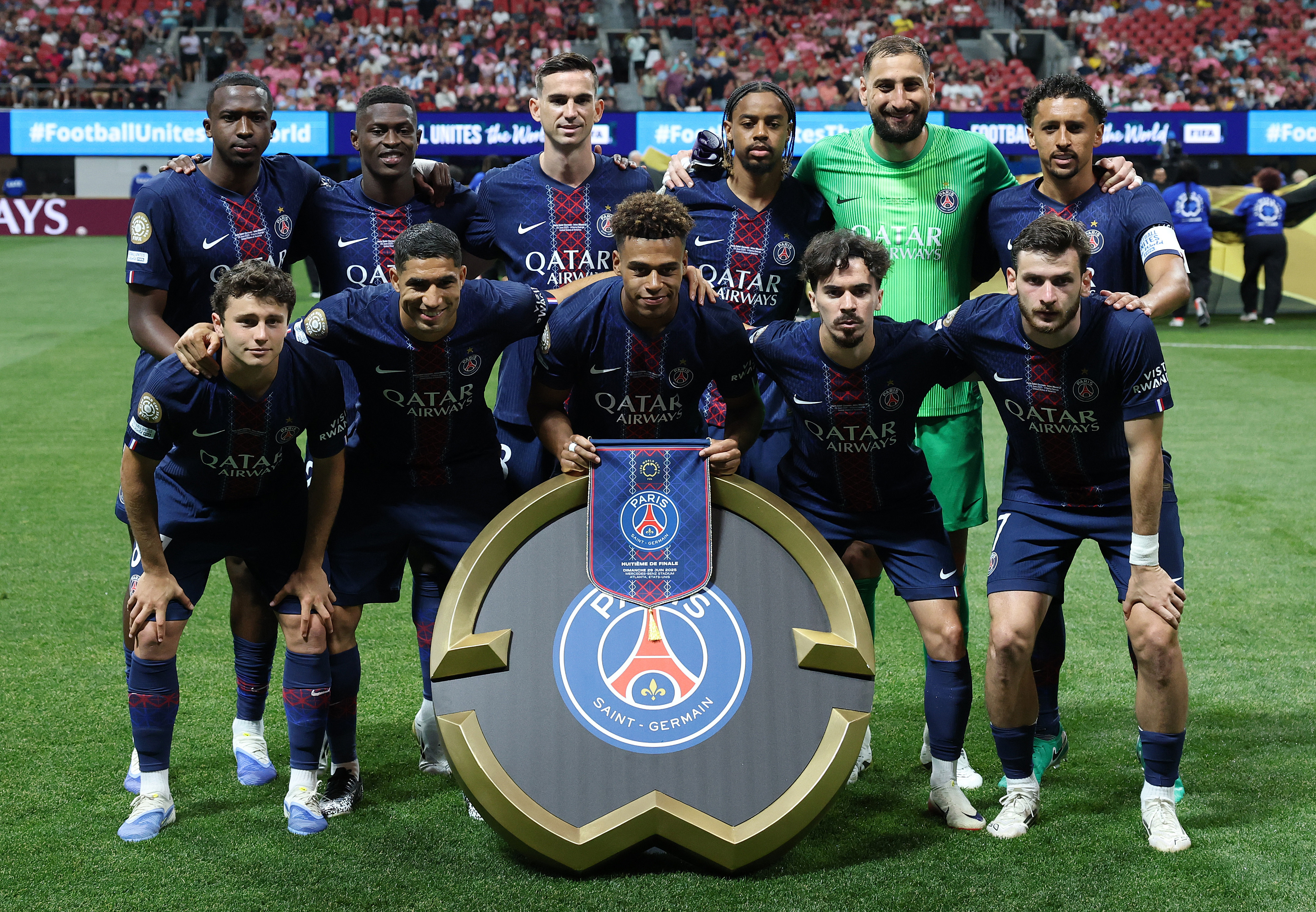 巴黎圣日耳曼遭淘汰,无缘决赛的简单介绍 巴黎圣日耳曼遭淘汰,无缘决赛的简单介绍