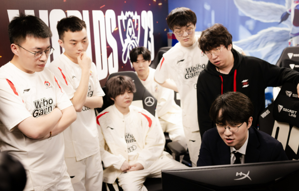 开云体育登录-V5轻取WBG，Elk操刀奇招英雄翻盘宿敌对决八强赛，点燃全场激情