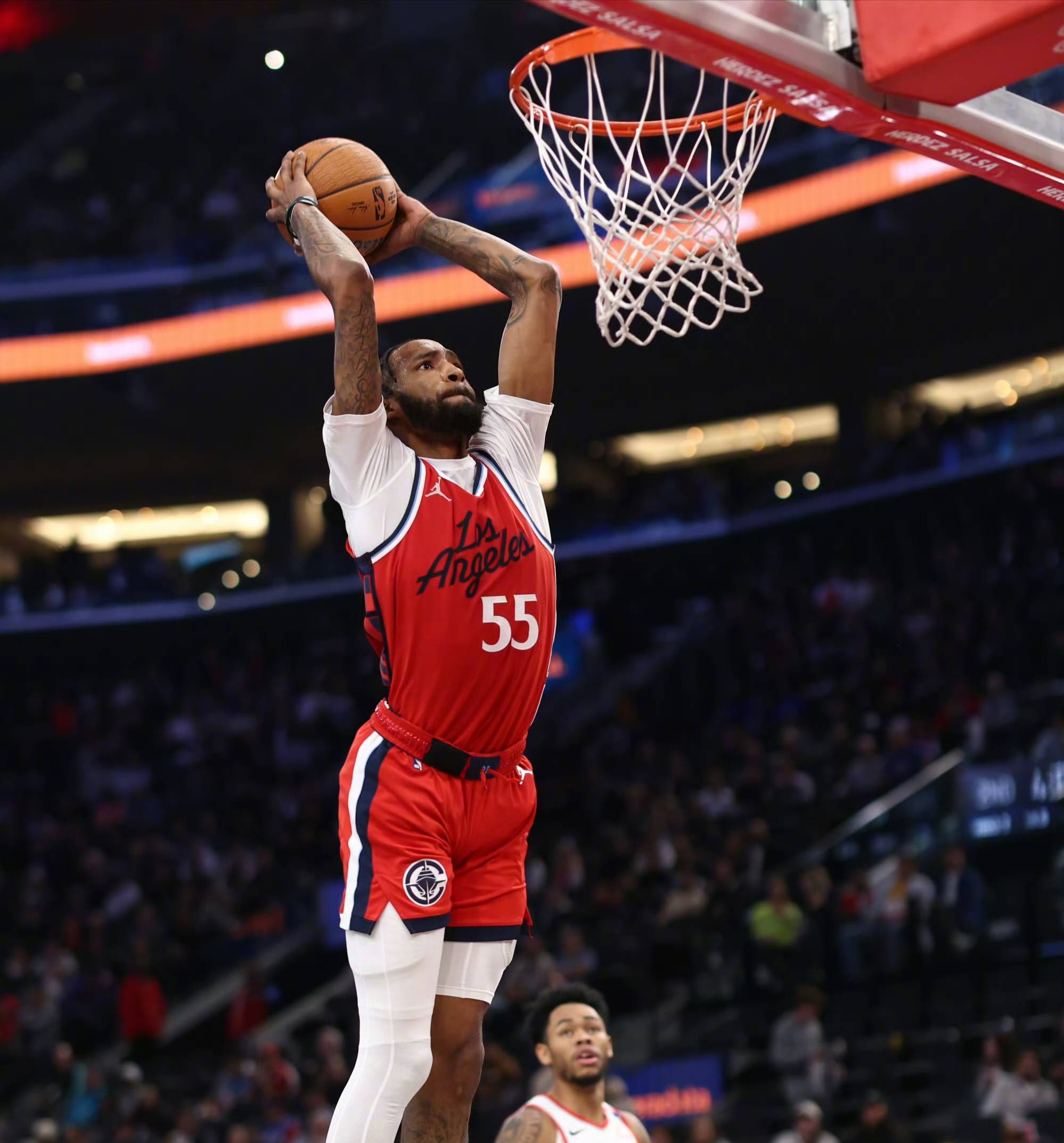 快船大胜老鹰，取得赛点