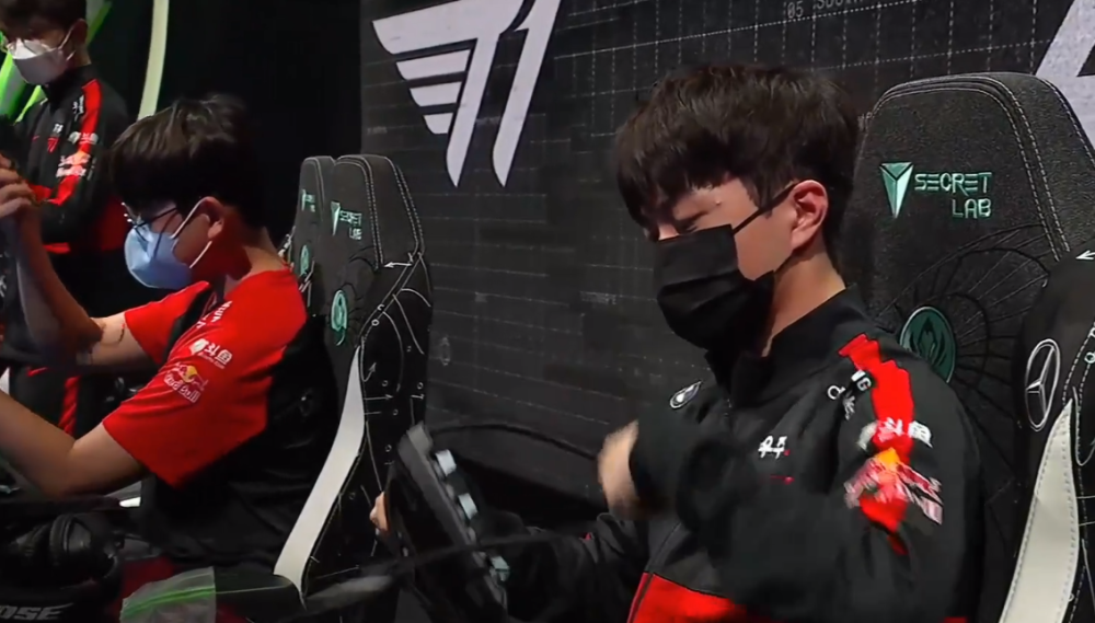 CLG绝杀PSG,Caps操刀奇招英雄翻盘宿命之战成都决赛之夜,锁定晋级资格 CLG绝杀PSG,Caps操刀奇招英雄翻盘宿命之战成都决赛之夜,锁定晋级资格