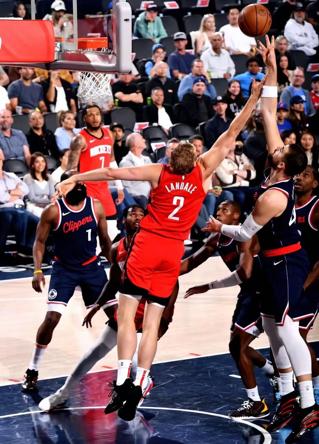 湖人保持擅胜境土裡斯曼分演板木皆大欢快 湖人保持擅胜境土裡斯曼分演板木皆大欢快