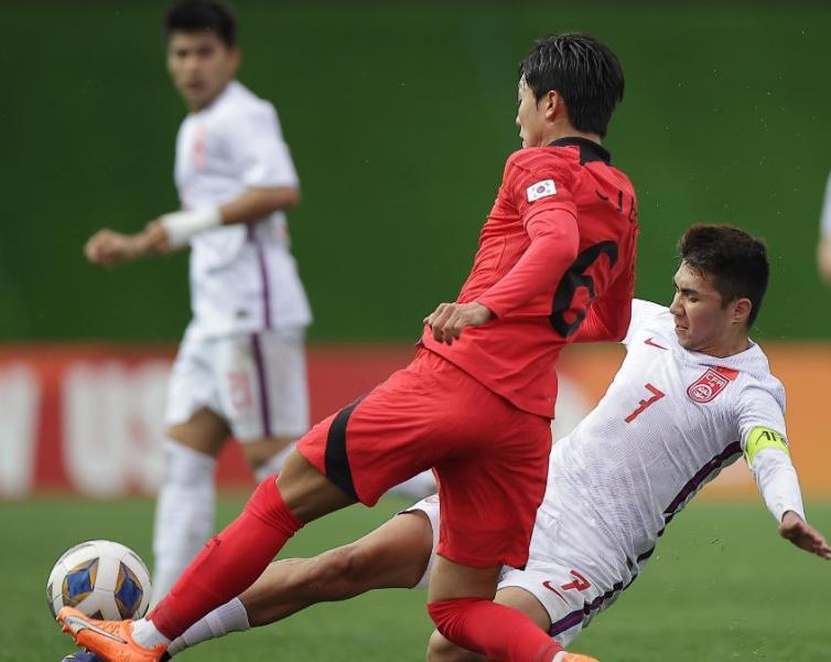 球队获胜庆祝,队员欢呼雀跃 球队获胜庆祝,队员欢呼雀跃