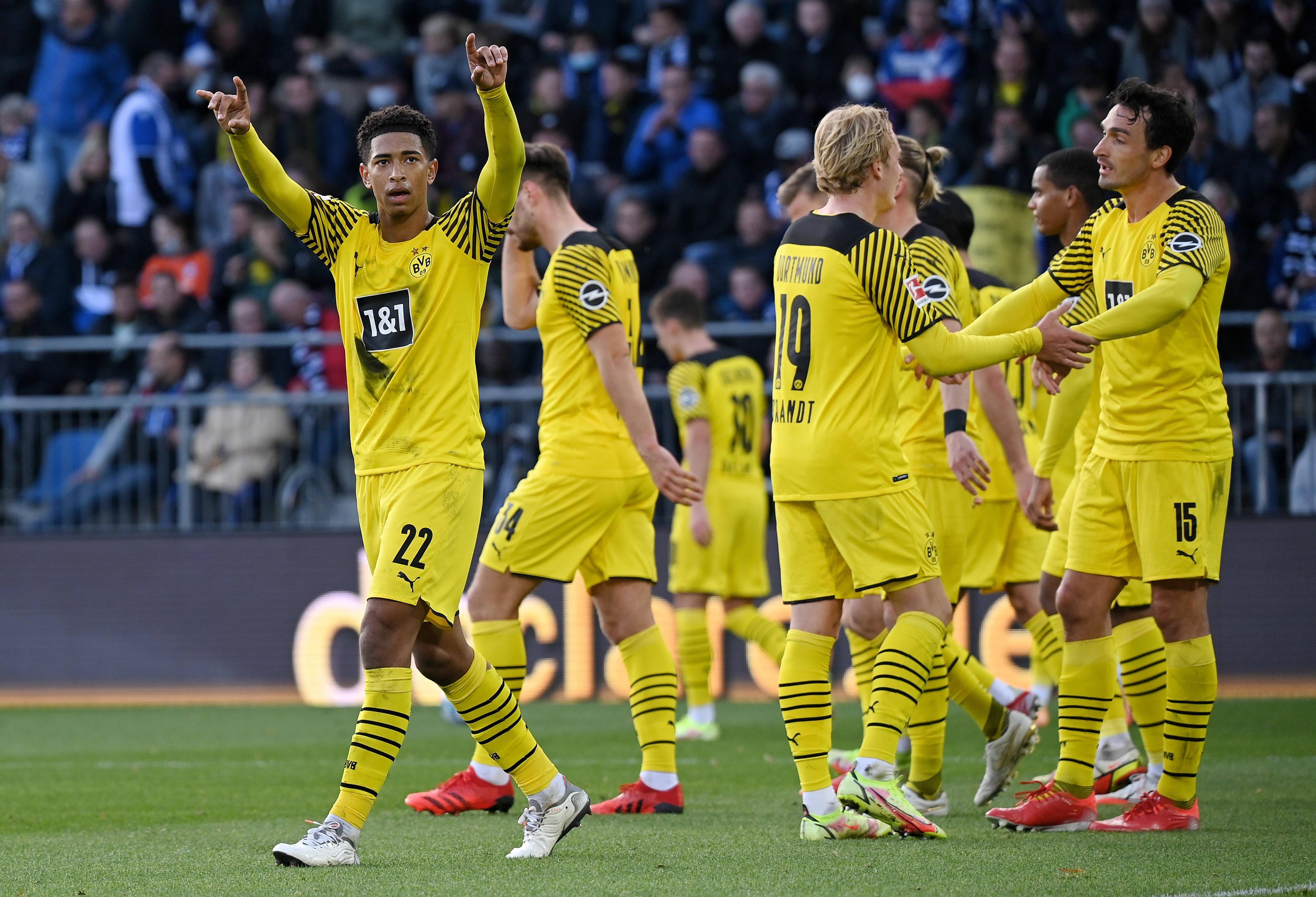 多特蒙德队战胜对手夺得比赛胜利