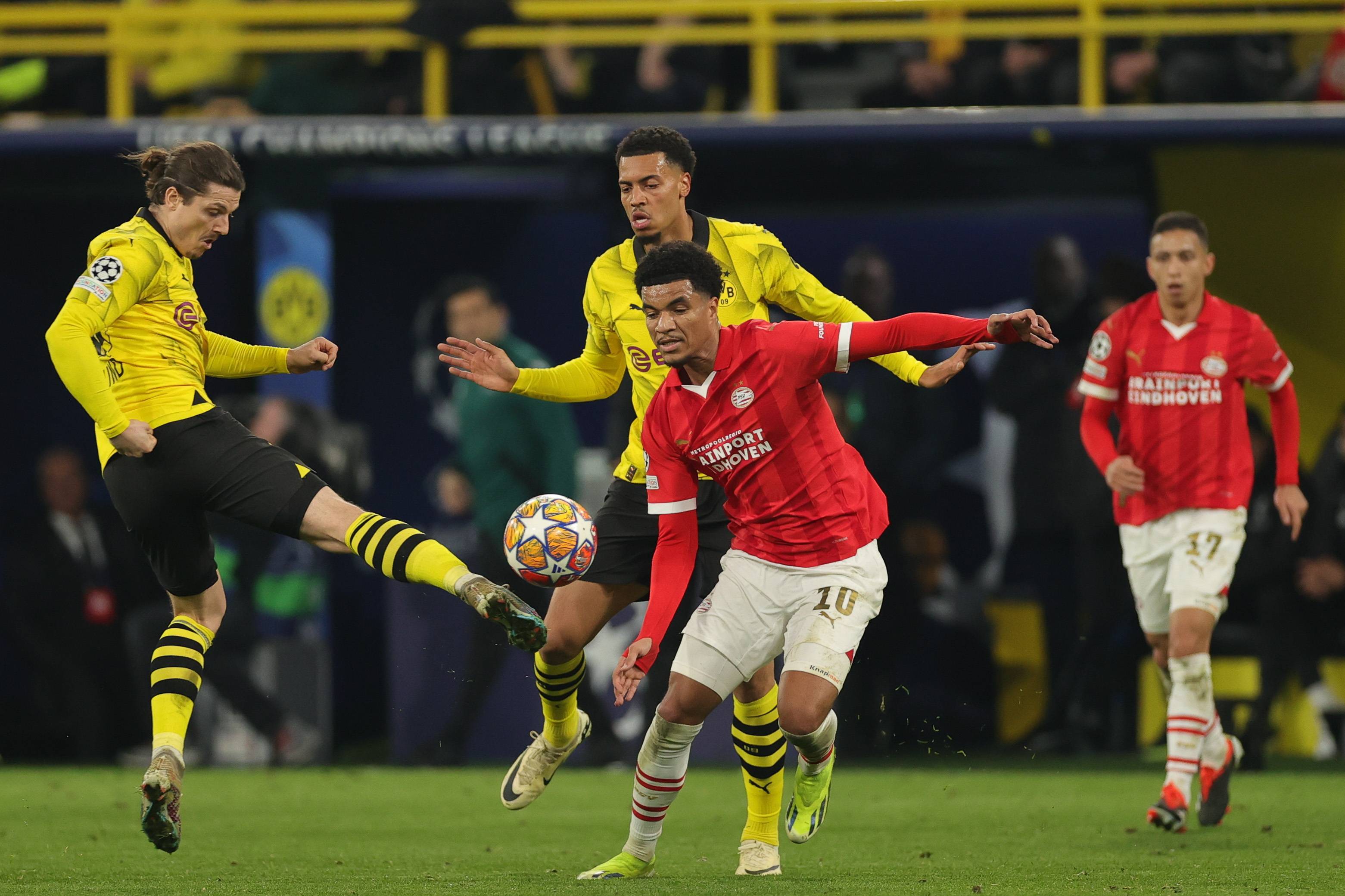 多特蒙德队战胜对手夺得比赛胜利