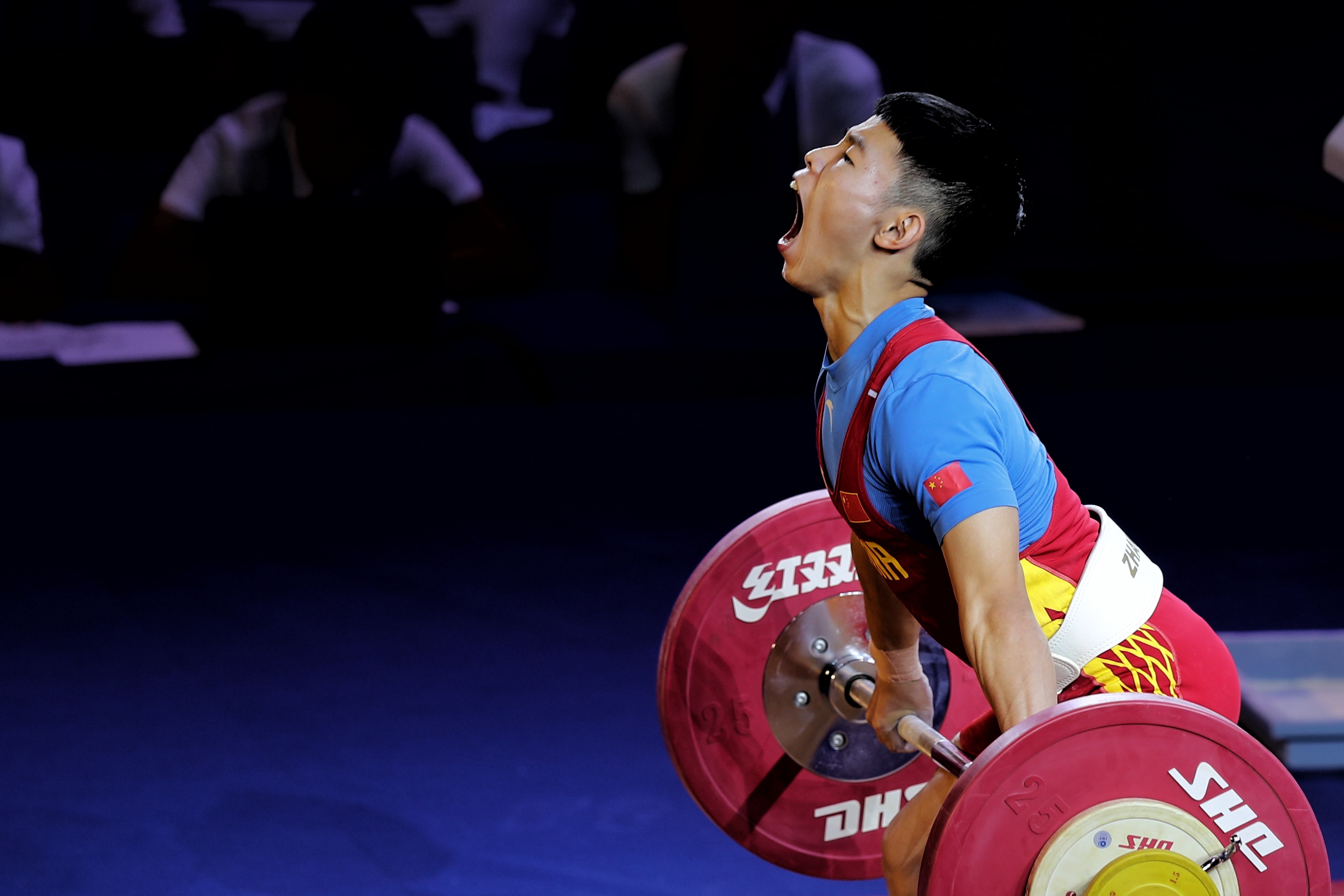 体育赛场上的壮举：精彩瞬间让人目不暇接