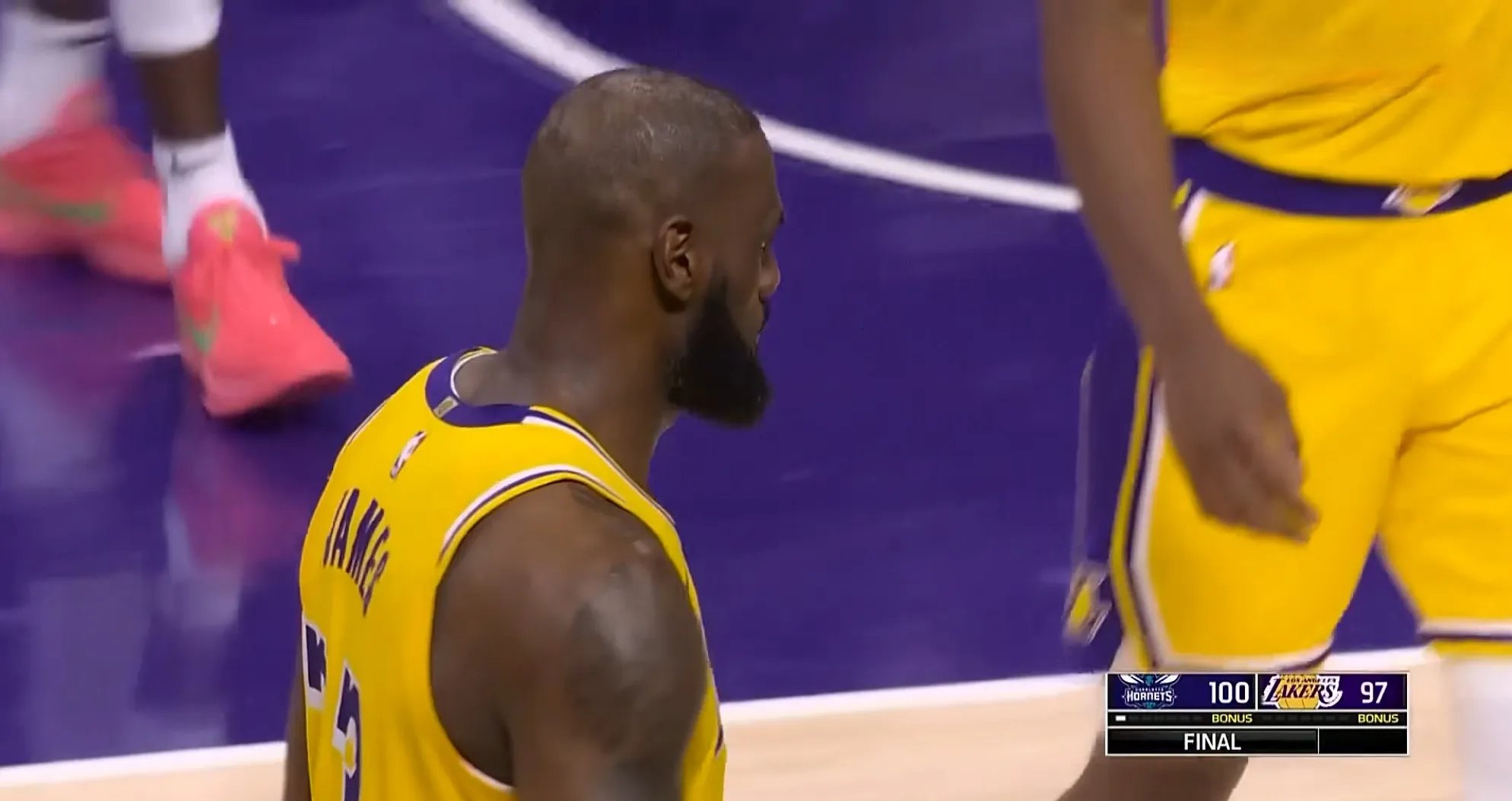 湖人击败黄蜂,詹姆斯领军全面表现 湖人击败黄蜂,詹姆斯领军全面表现