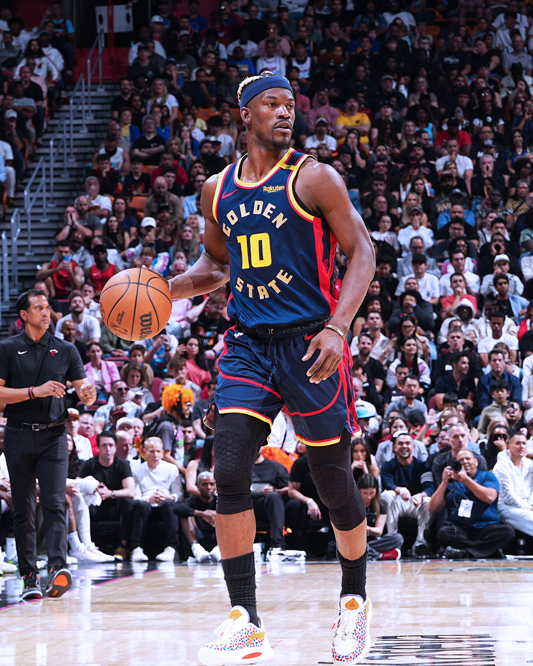 热火主场惨遭逆转,球队面临调整压力 热火主场惨遭逆转,球队面临调整压力