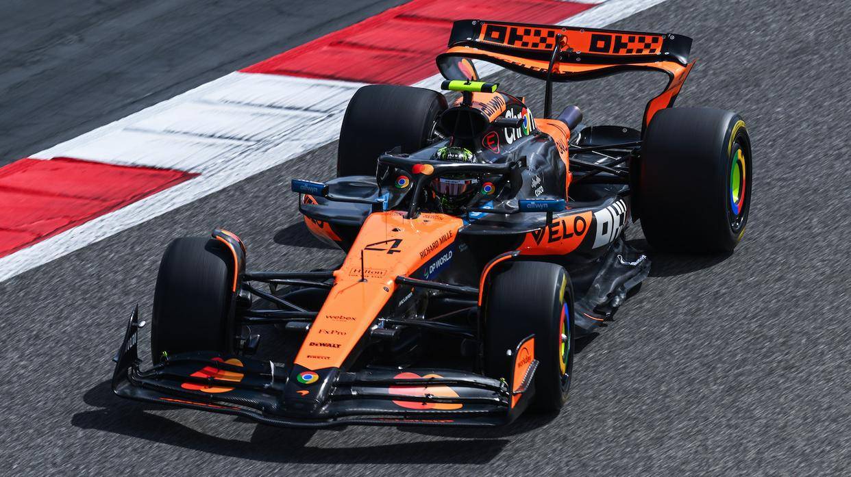 包含迈凯伦鏖战雷诺车队，塞恩斯状态火热的词条