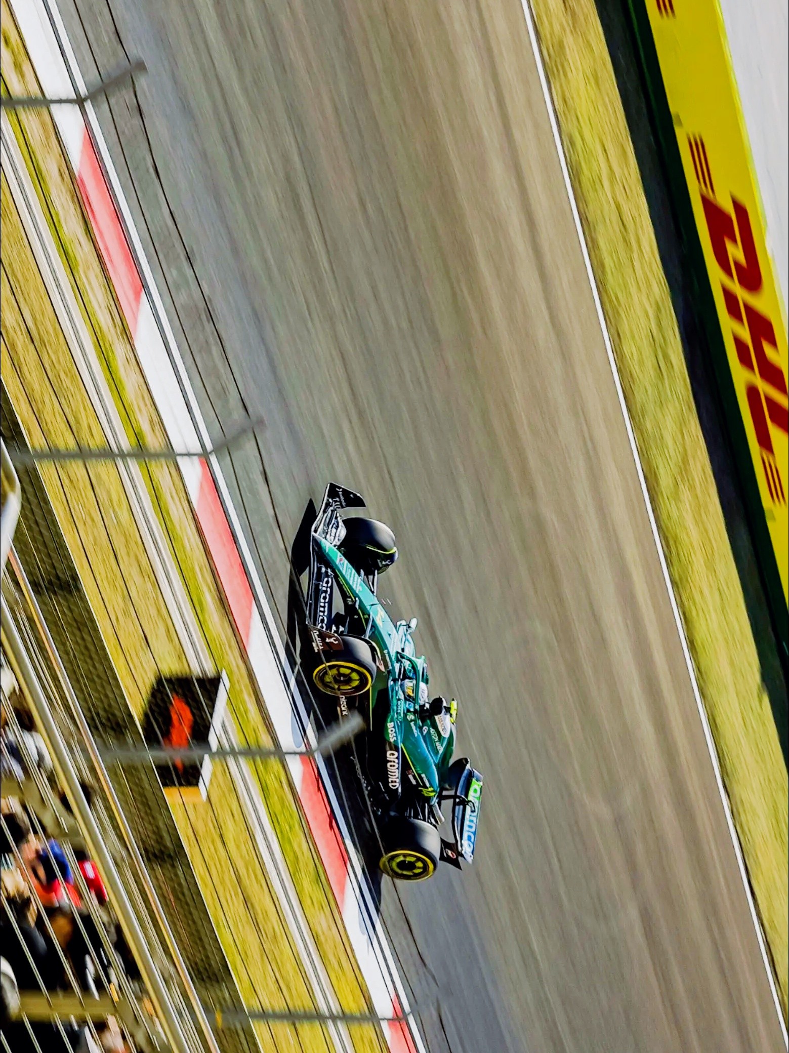 阿斯顿马丁鏖战索伯车队，汉密尔顿刷新纪录的简单介绍