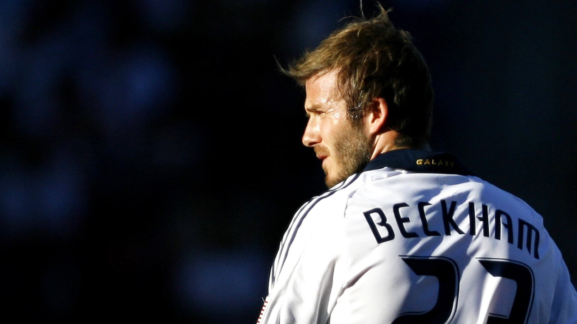 开云体育app-篮球巨星在赛道撕碎游戏规则，小贾伦用联防战术接管F1街道赛